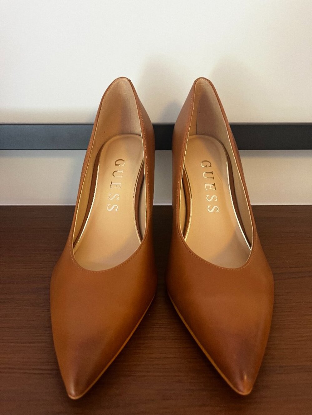 GUESS Tango Brown Leather Pointed Toe Pumps 8.5